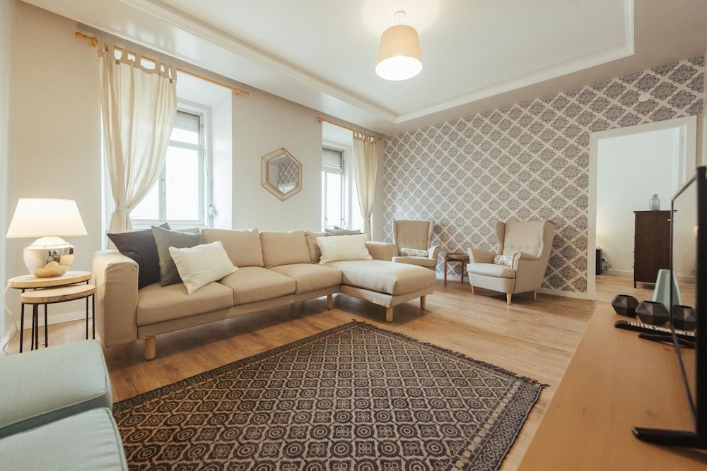 Apartment, 5 Bedrooms, Smoking, 2 Bathrooms