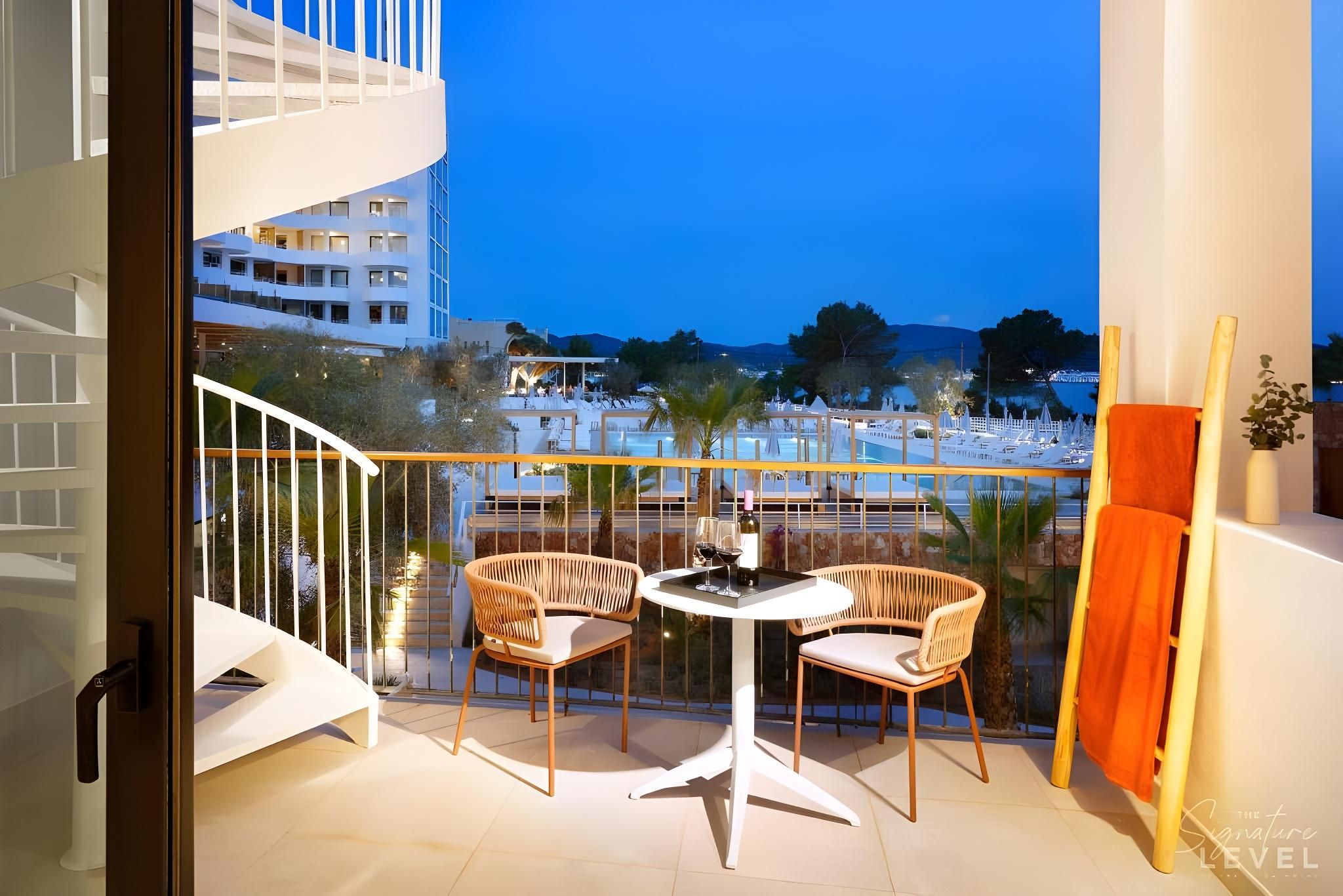 Signature Level Rooftop Jacuzzi Terrace Junior Suite