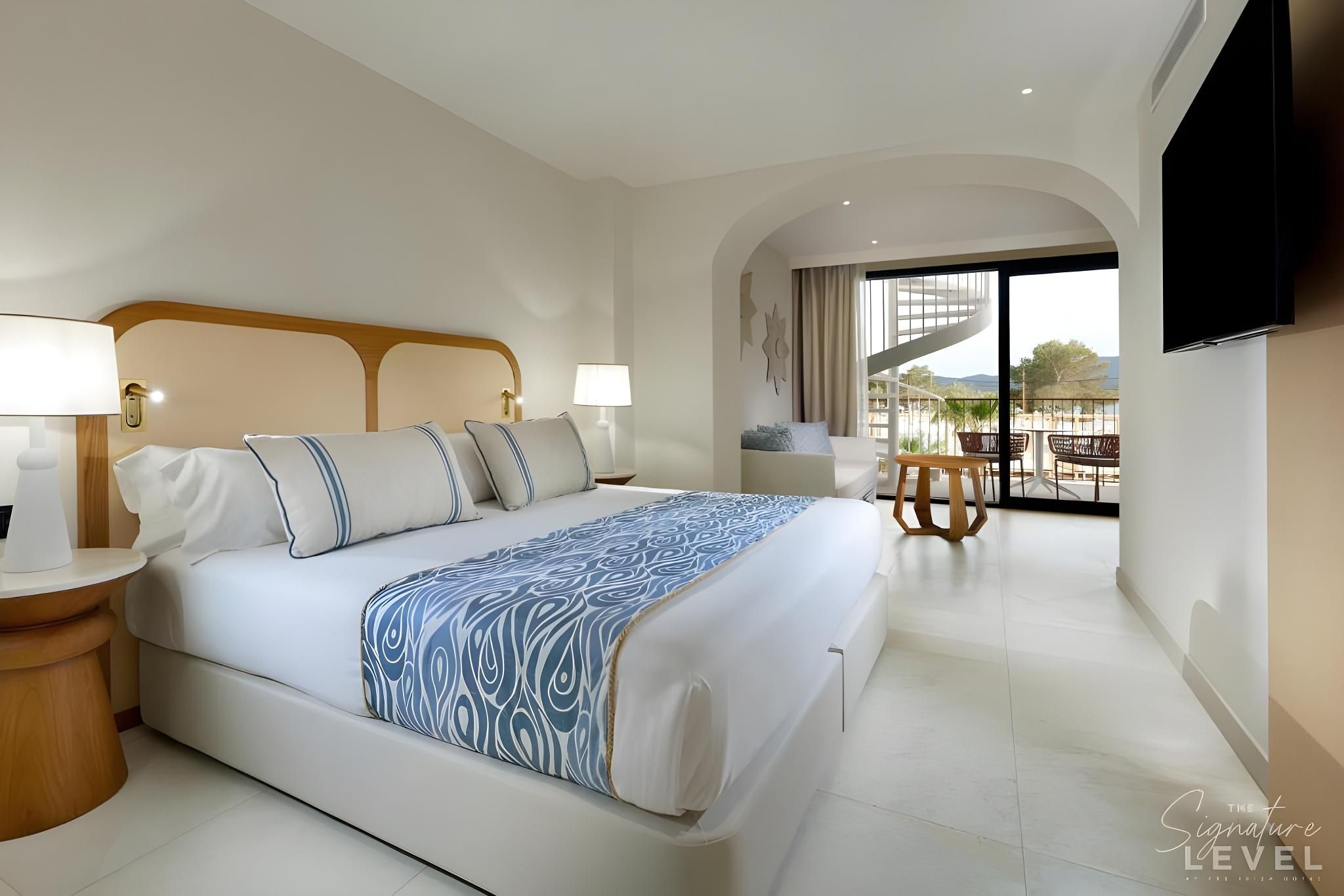Signature Level Rooftop Jacuzzi Terrace Junior Suite