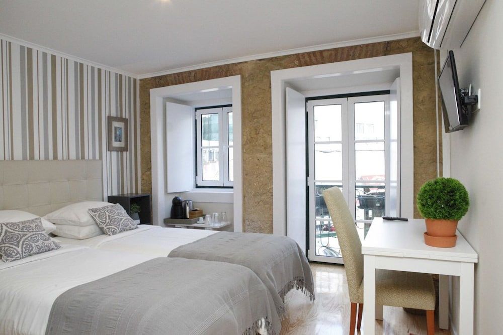 Flores Guest House Comfort Double or Twin Room 13