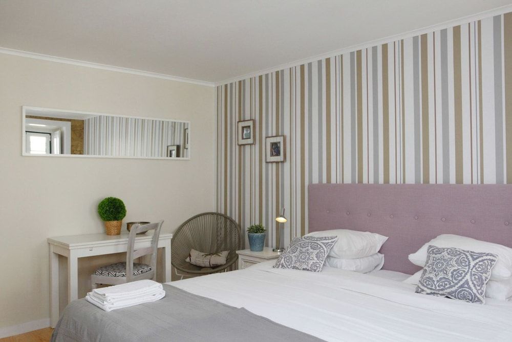 Flores Guest House Comfort Double or Twin Room 12