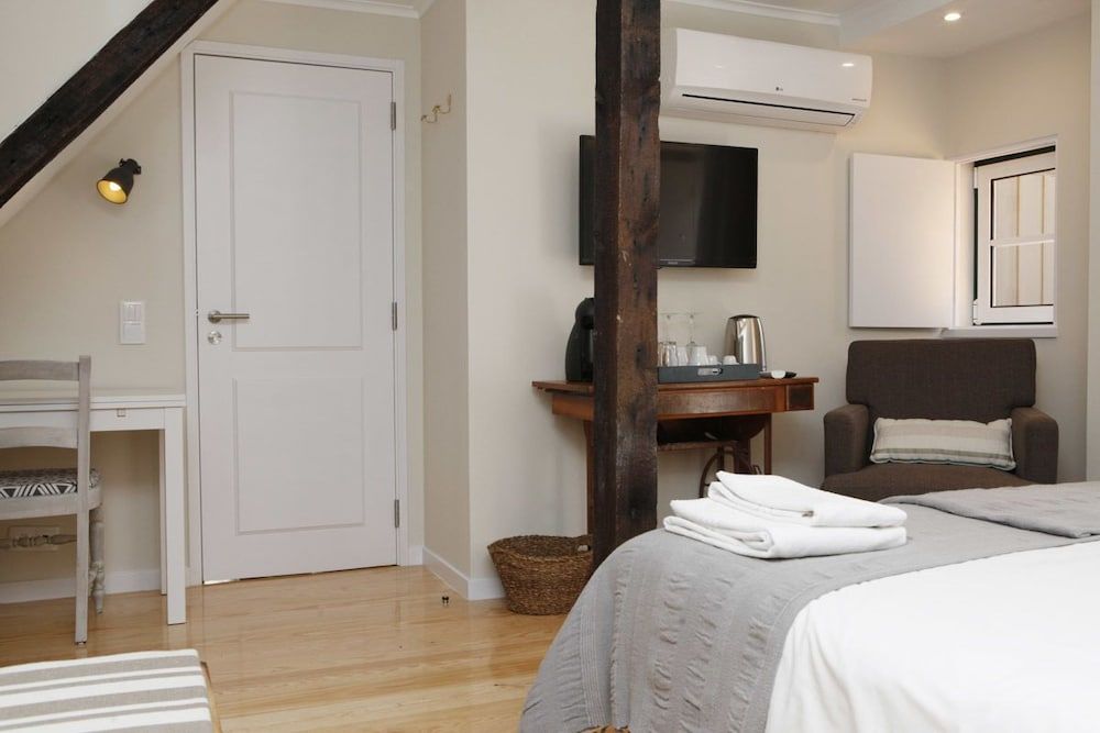 Flores Guest House Comfort Double or Twin Room 16