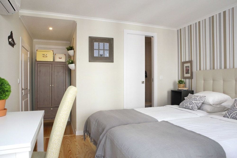 Flores Guest House Comfort Double or Twin Room 3