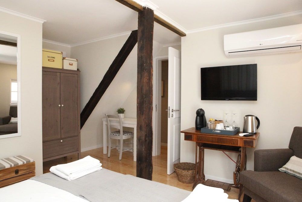 Flores Guest House Comfort Double or Twin Room 21