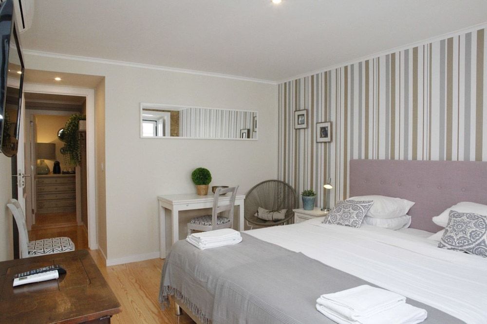 Flores Guest House Comfort Double or Twin Room 4