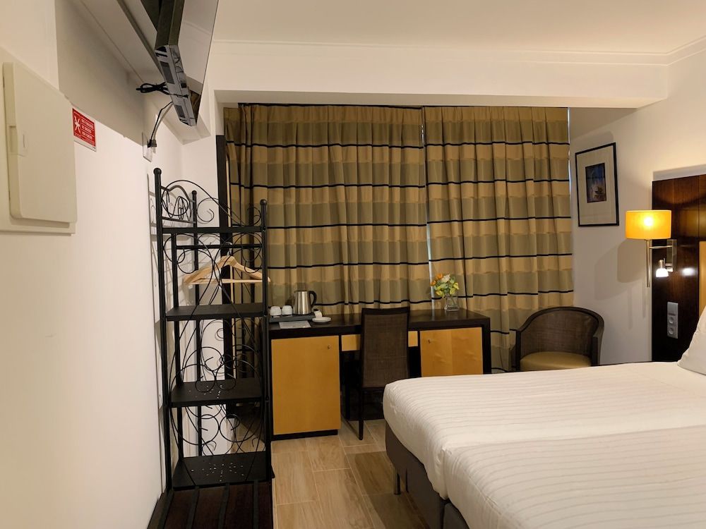 Discovery Apartment Carnaxide Business Studio Suite, 2 Twin Beds, Non Smoking, City View 4