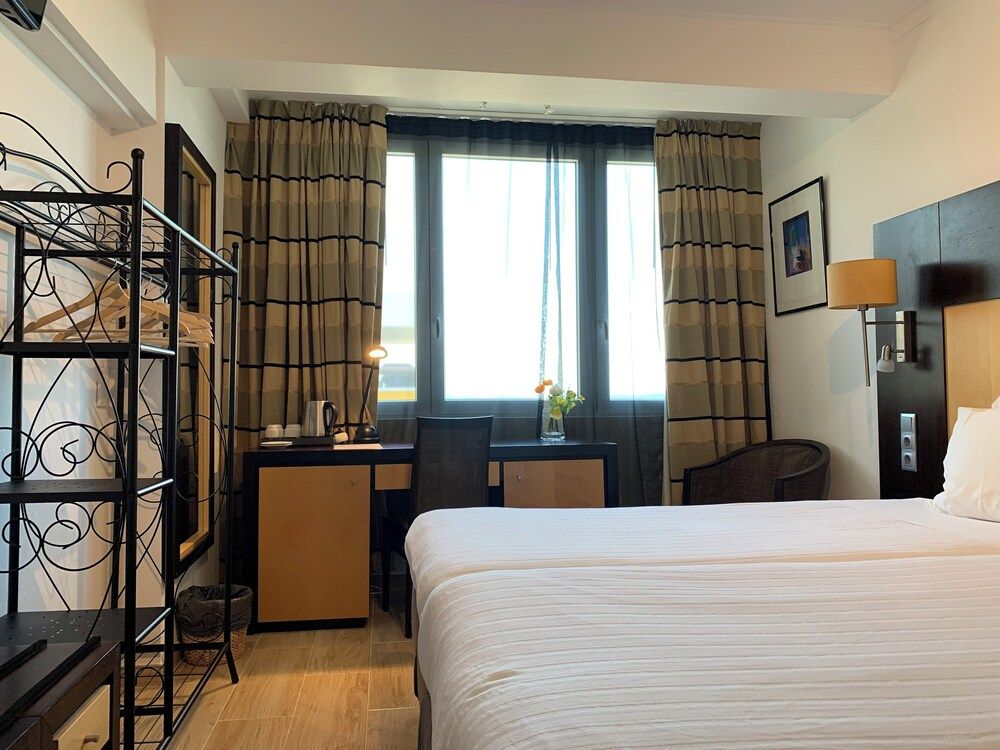 Discovery Apartment Carnaxide Business Studio Suite, 2 Twin Beds, Non Smoking, City View 7