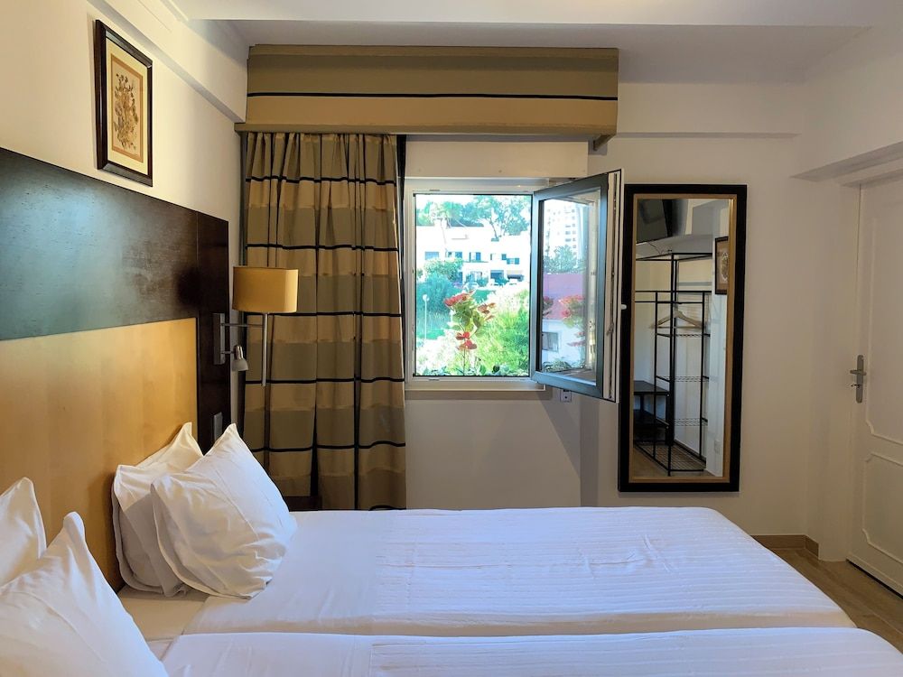 Discovery Apartment Carnaxide Business Studio Suite, 2 Twin Beds, Non Smoking, City View 11