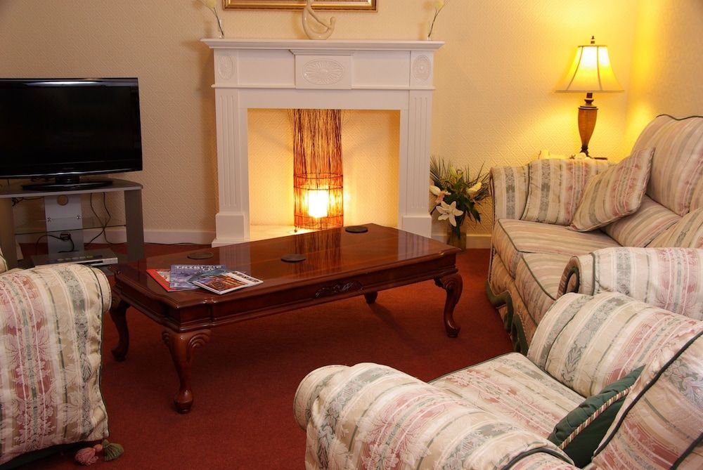 Beaufort Park Hotel Apartment (Windsor) 4