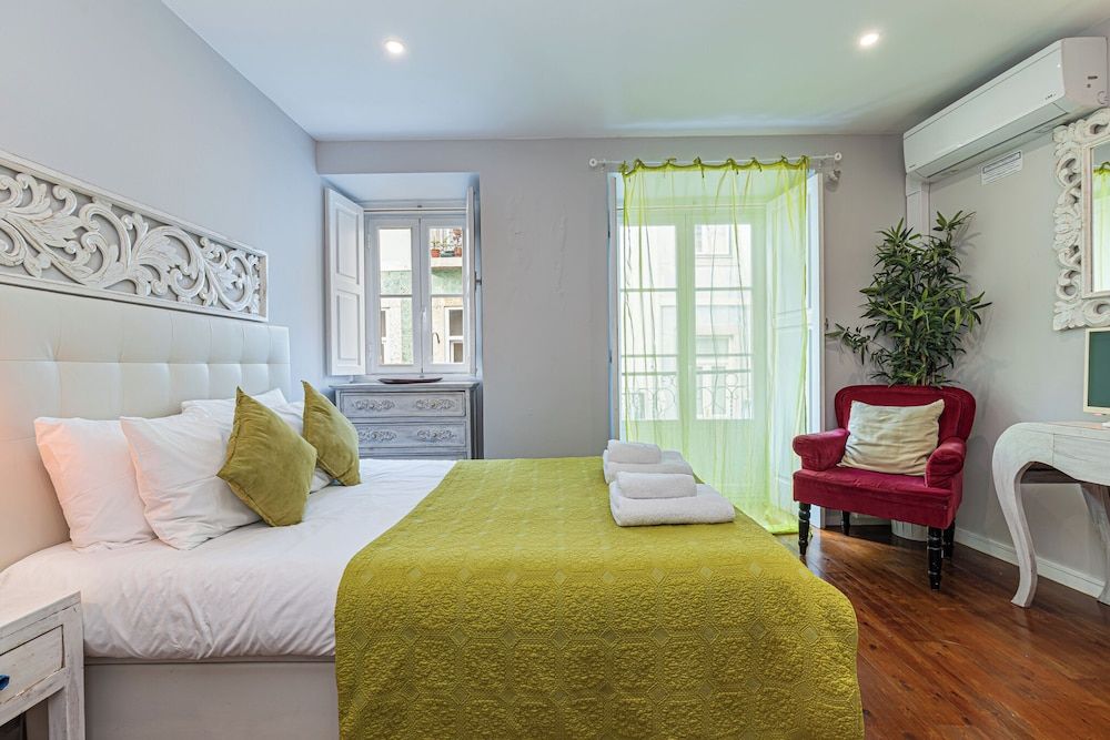 Standard Apartment, 1 Queen Bed, Air conditioning, City View (LS2)
