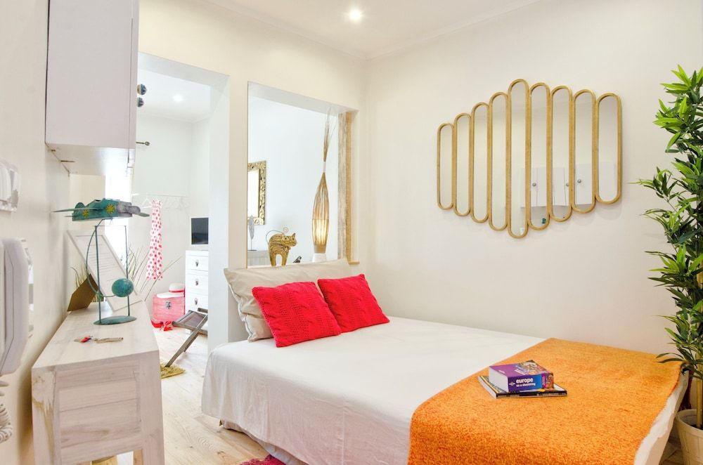 Premium Apartment, 1 Queen Bed with Sofa bed, Balcony, City View (LS4)