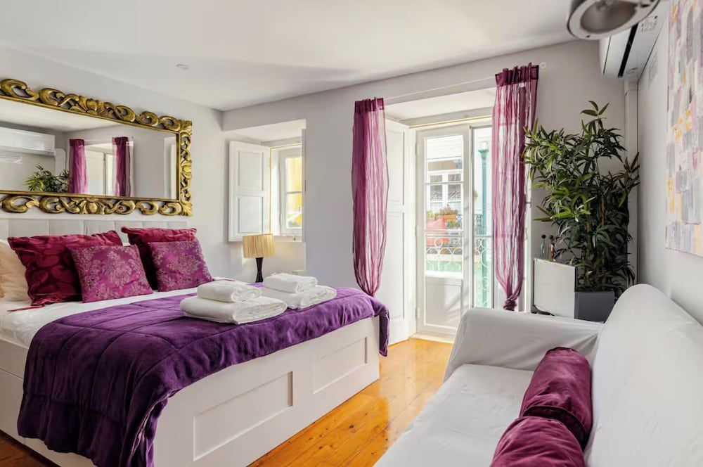 Superior Apartment, 1 Queen Bed, Balcony, City View (LS3)