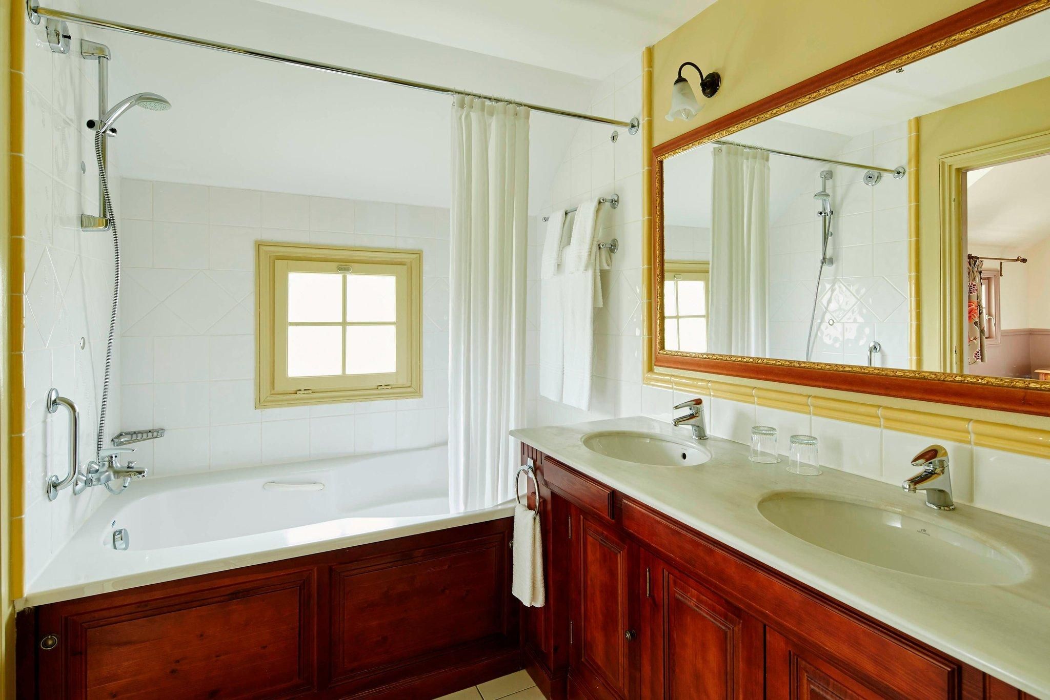 2 Bedroom Townhouse, Bedroom 1: 1 King, Bedroom 2: 2 Twin, Sofa Bed, Resort View