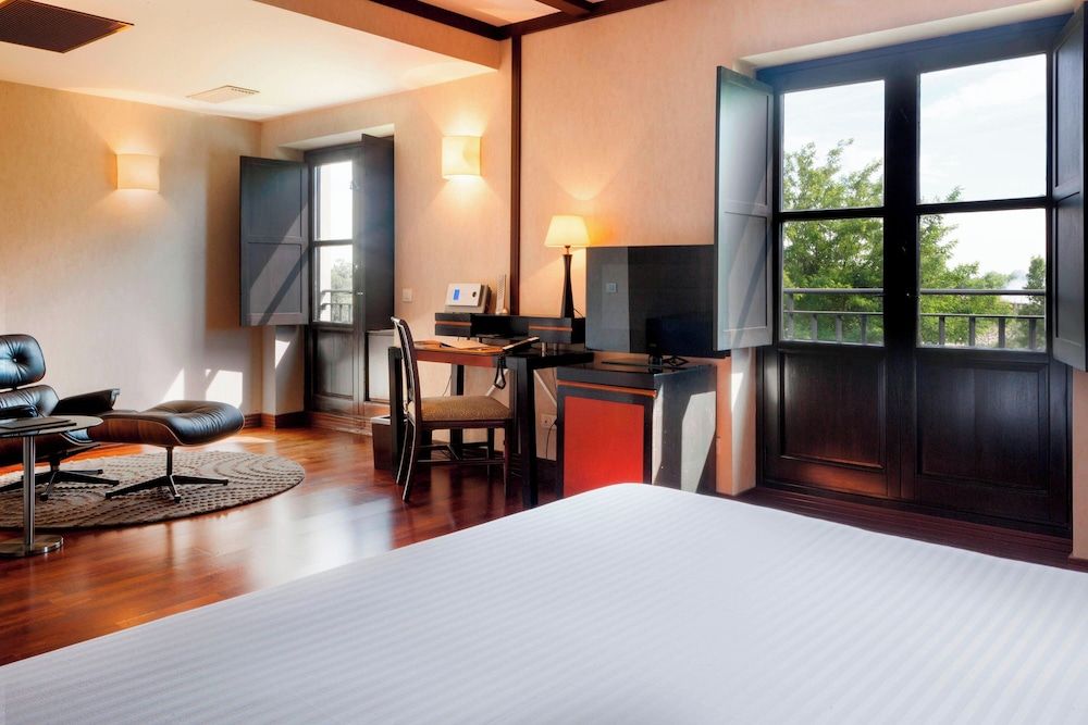 Junior Suite, 1 King Bed, Non Smoking