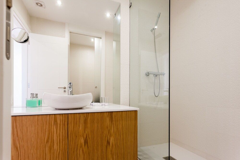 Sao Bento Blue One-Bedroom Apartment - by LU Holidays Apartment, 1 Bedroom, Balcony 9