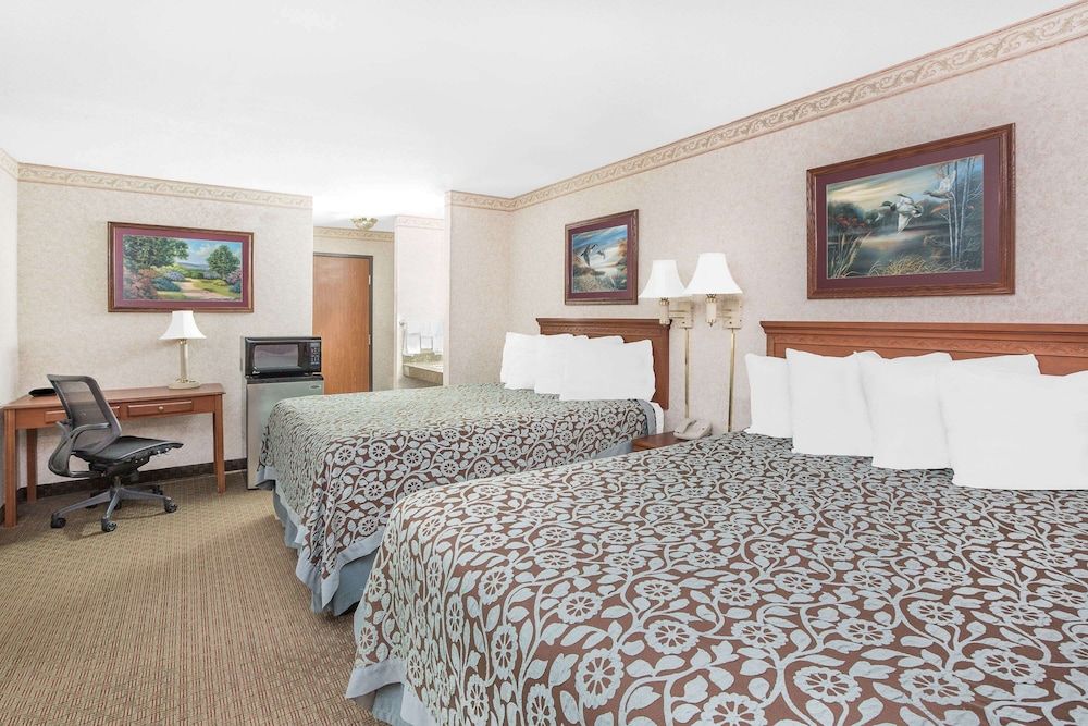 Deluxe Studio Suite, 1 Queen Bed, Non Smoking, Hot Tub