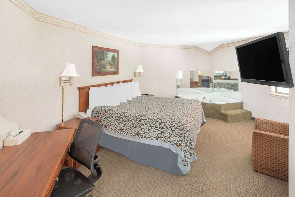 Studio Suite, 1 King Bed, Non Smoking, Hot Tub