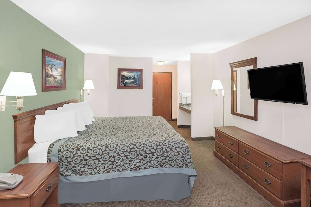 Room, 1 King Bed, Accessible, Non Smoking (Mobility Accessible)