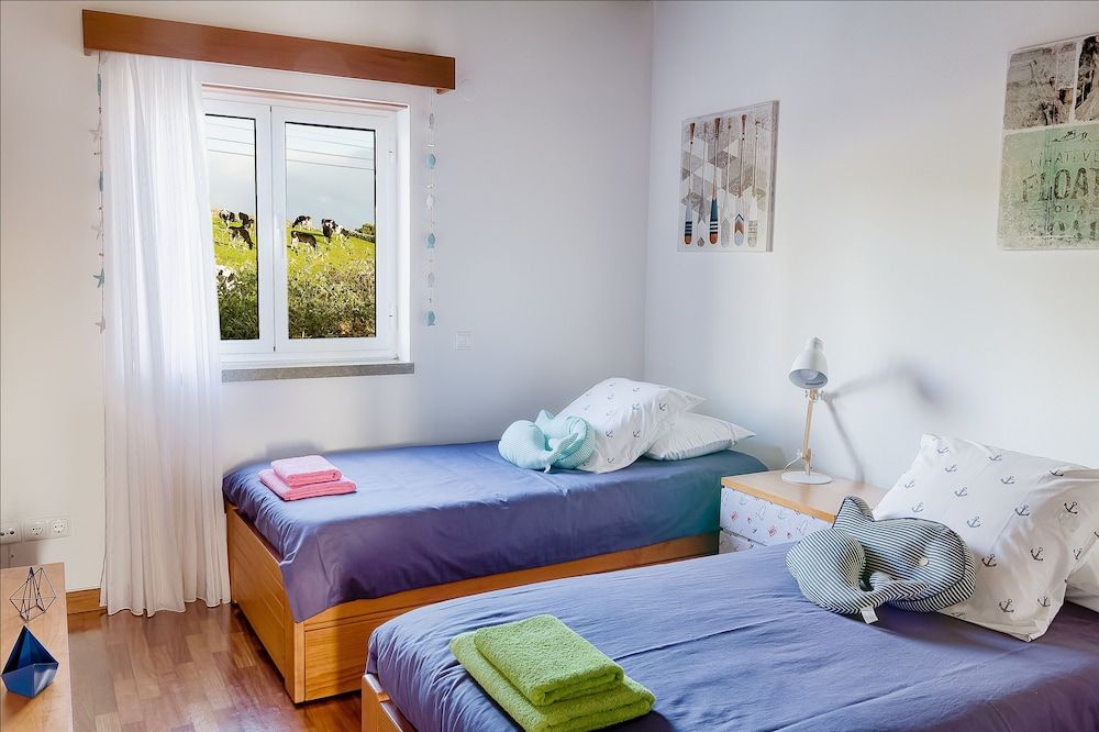 Family House, 3 Bedrooms, Partial Sea View, Courtyard Area
