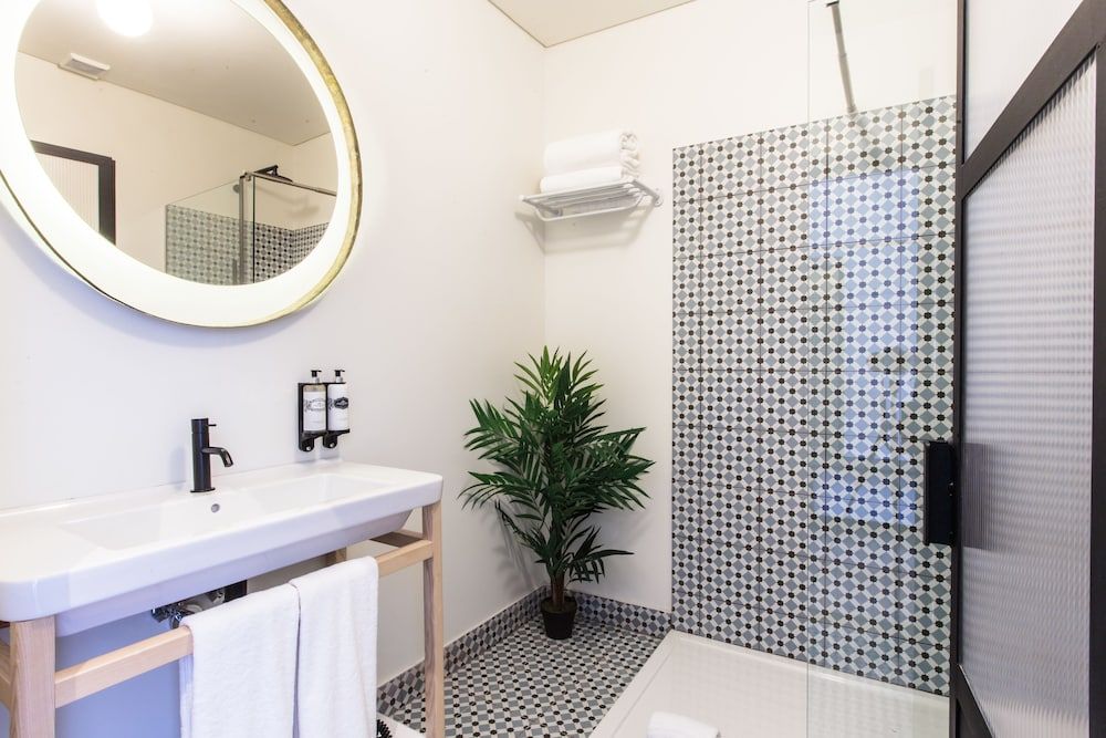 The House of Sandeman Shared Dormitory, Women only, Shared Bathroom (14 Guests) 10