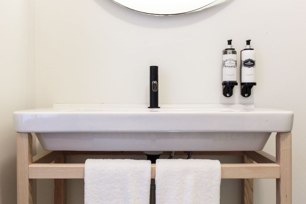 The House of Sandeman Shared Dormitory, Women only, Shared Bathroom (14 Guests) 8