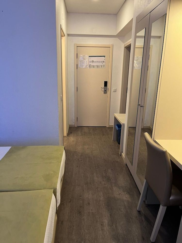 Hotel Navegadores Comfort Twin Room (with Extra Bed)