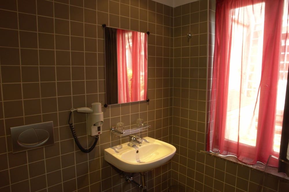 undefined Monty Small Design Hotel 10