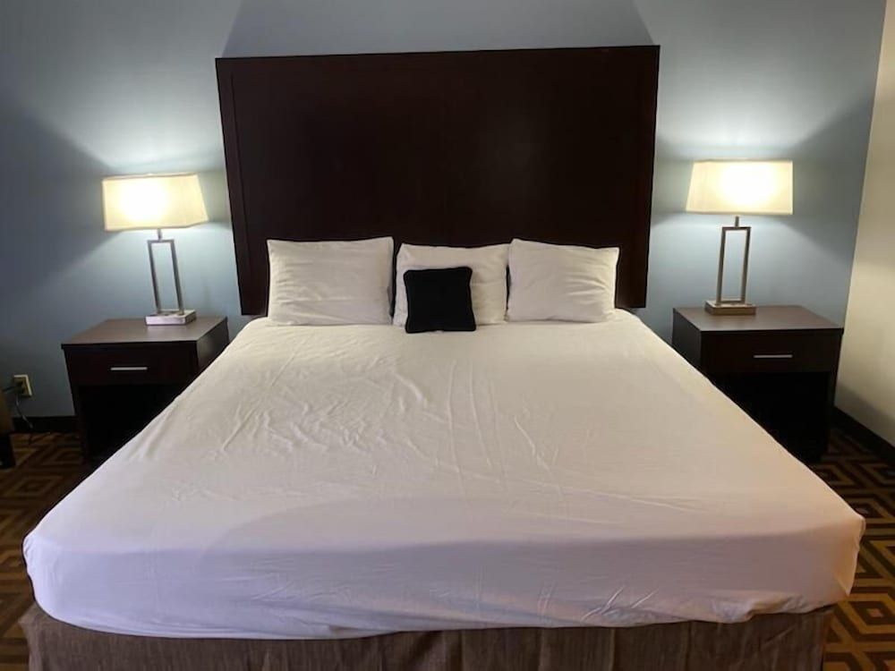 Red Lion Inn & Suites Post Falls Room, 1 King Bed, Non Smoking