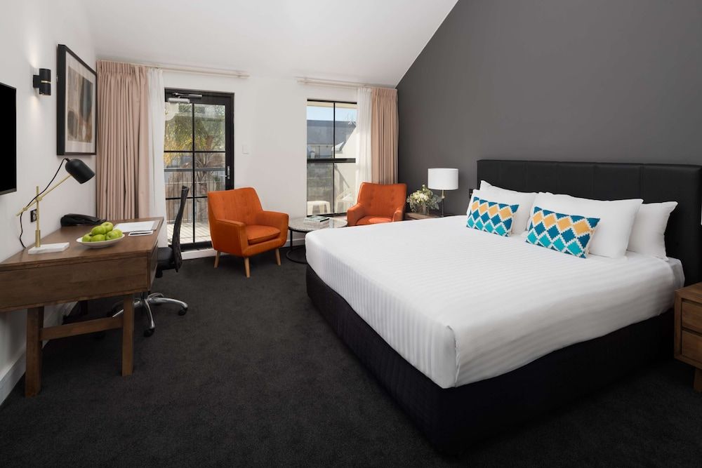 Superior Room, Pool View