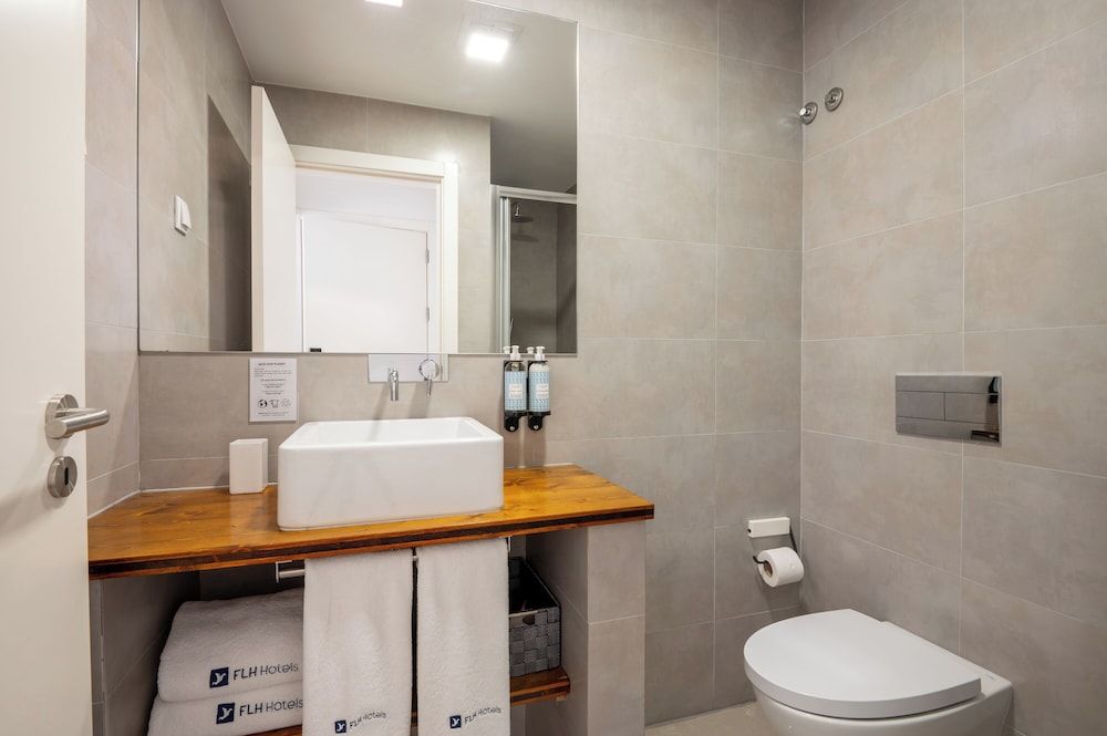 Bica FLH Suites Twin Room 3