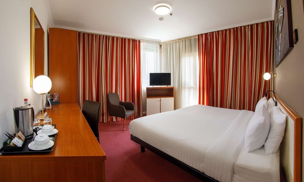 Comfort Room, 1 King Bed, Non Smoking, Balcony