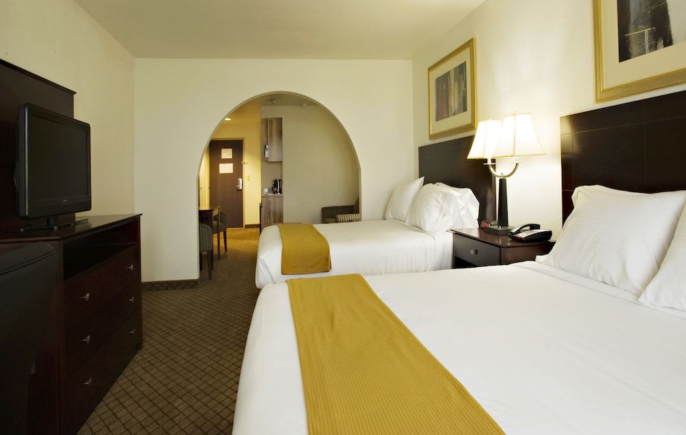 Suite, 2 Queen Beds
