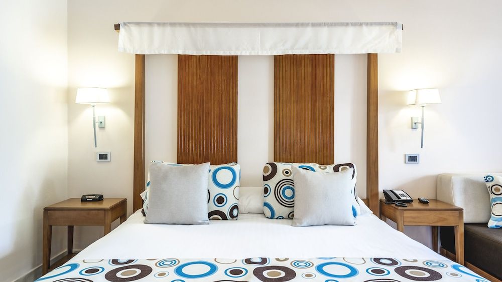 Superior Room, 1 King Bed, Garden View (Adults Only)