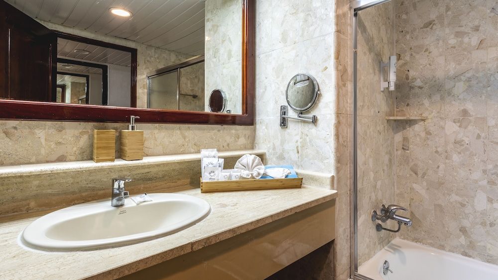 Deluxe Room, 1 King Bed, Ocean View