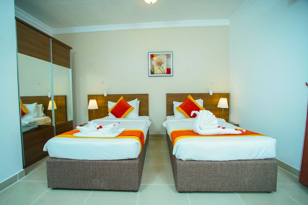 undefined Lavilla Inn 2