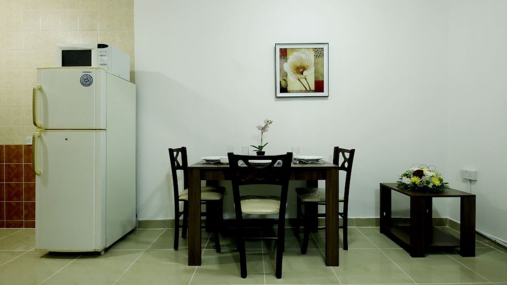 undefined Lavilla Inn 8