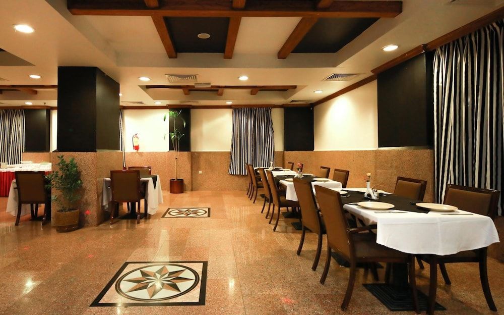 undefined Lavilla Hotel 6