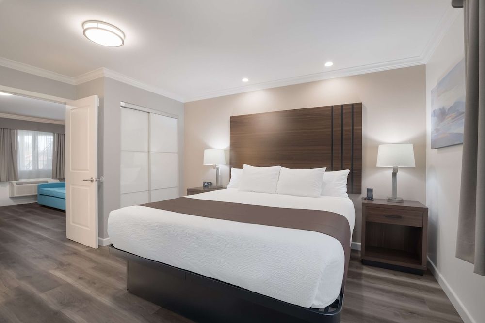 Suite, 1 King Bed, Non Smoking, Refrigerator & Microwave (Separate Living Room;with Sofabed)