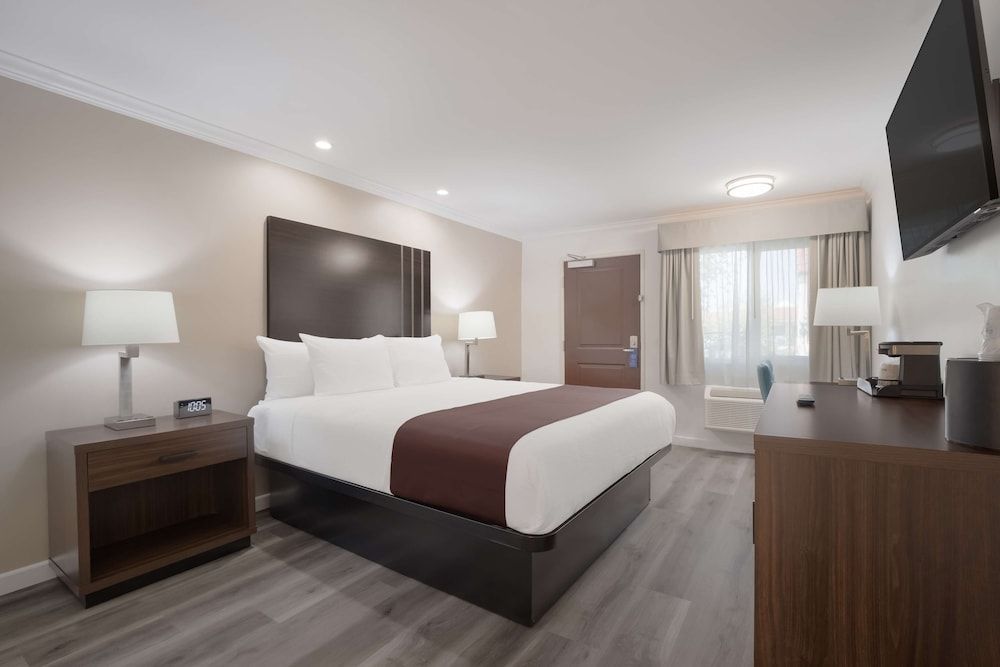Standard Room, 1 King Bed, Non Smoking, Refrigerator & Microwave