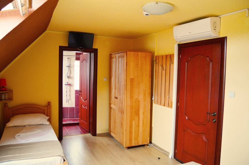 Venesis House