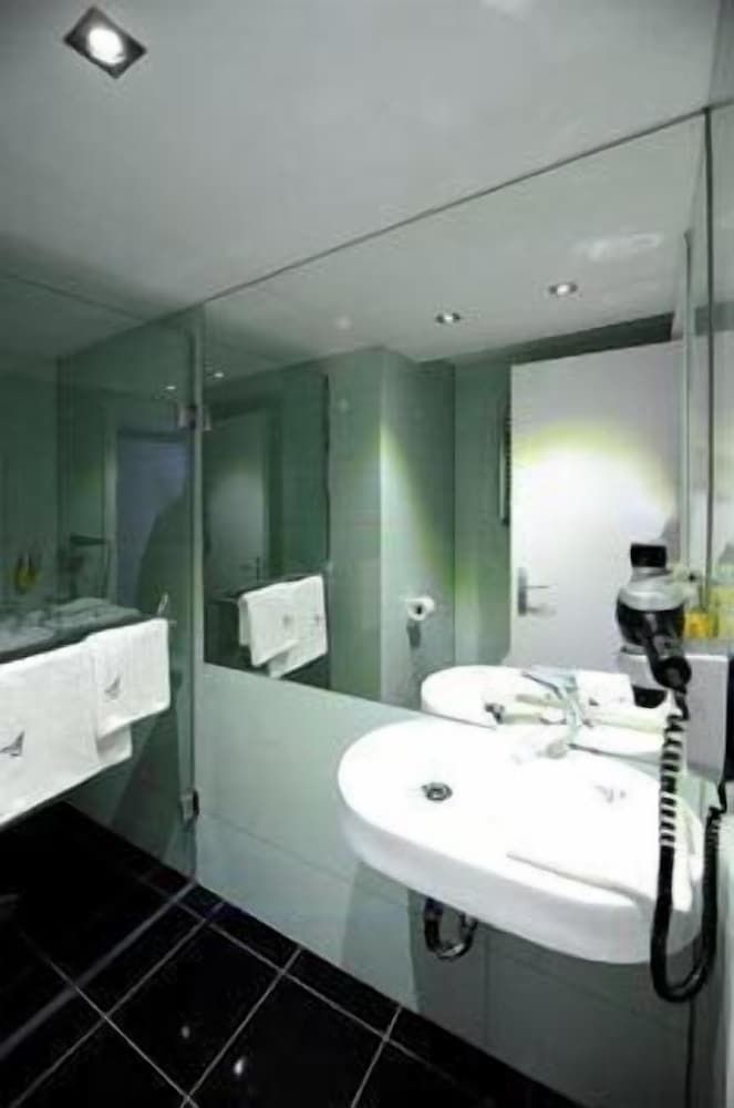 Plaza V Business Double or Twin Room 9