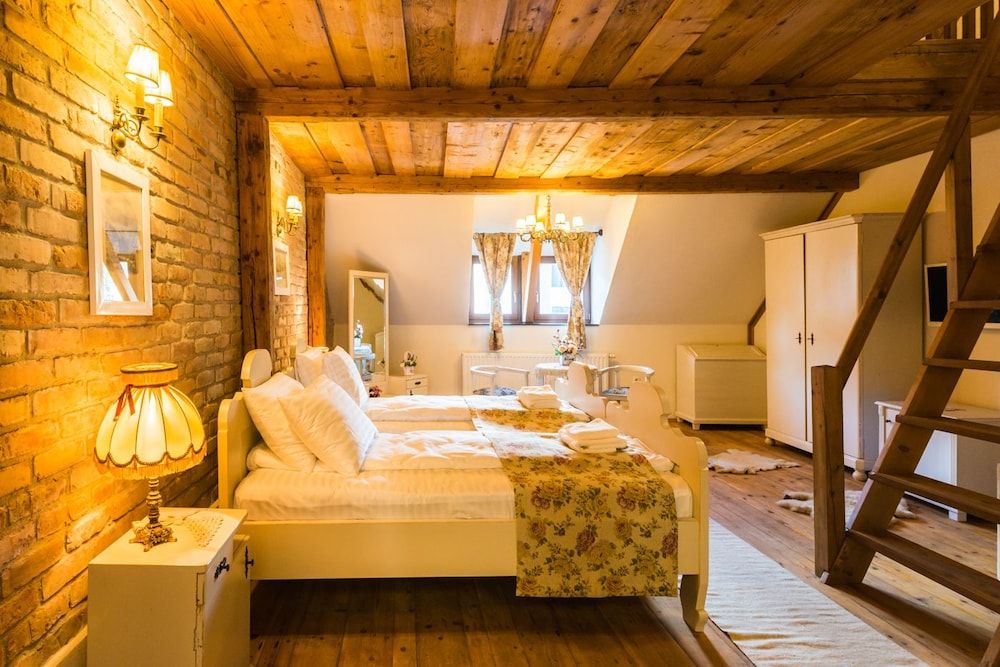 Casa Savri Deluxe Suite, 2 Bedrooms (REGINA) 4