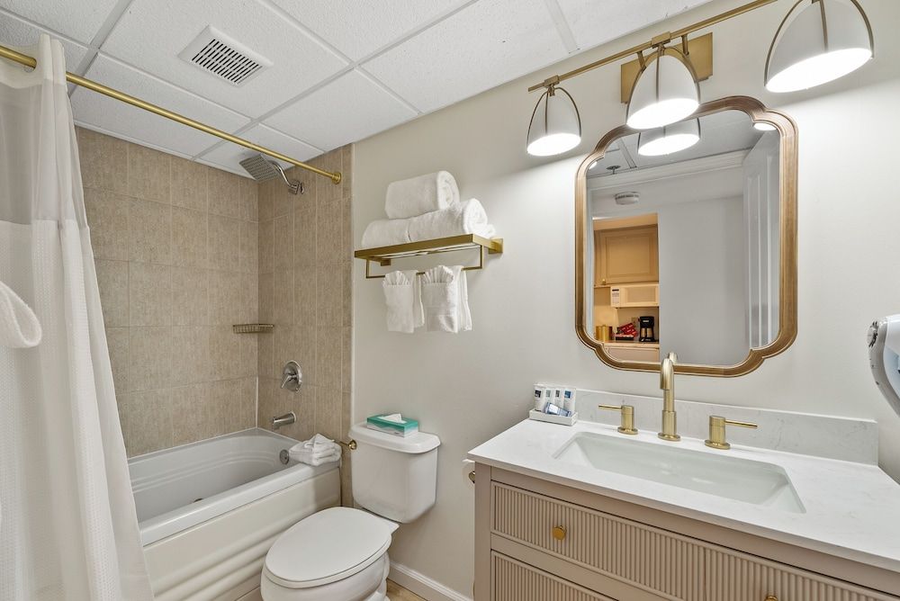 Bella Vista Suites Standard Room, 1 King Bed with Sofa bed, Lakeside 3