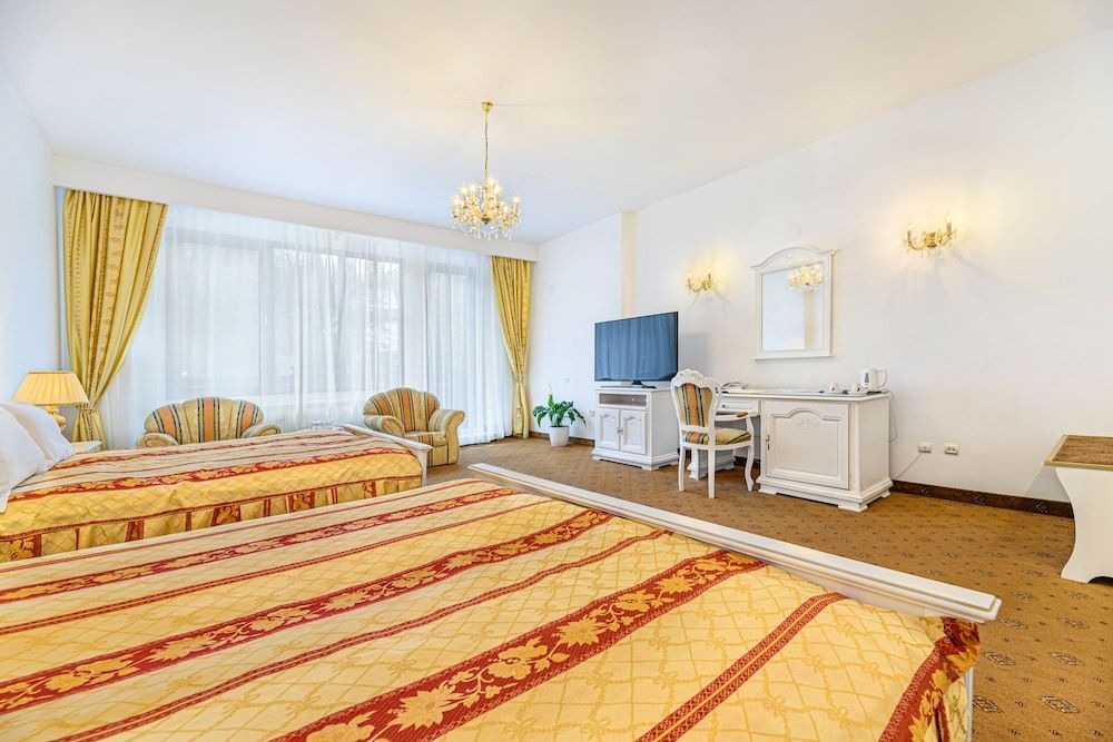 Deluxe Double or Twin Room, 2 Queen Beds, Accessible, Balcony