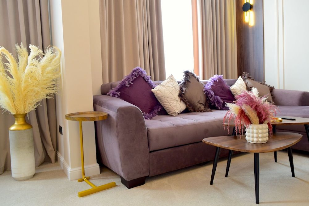 Hotel Boutique 5 Continents Business Suite, 1 King Bed with Sofa bed, Ensuite 16