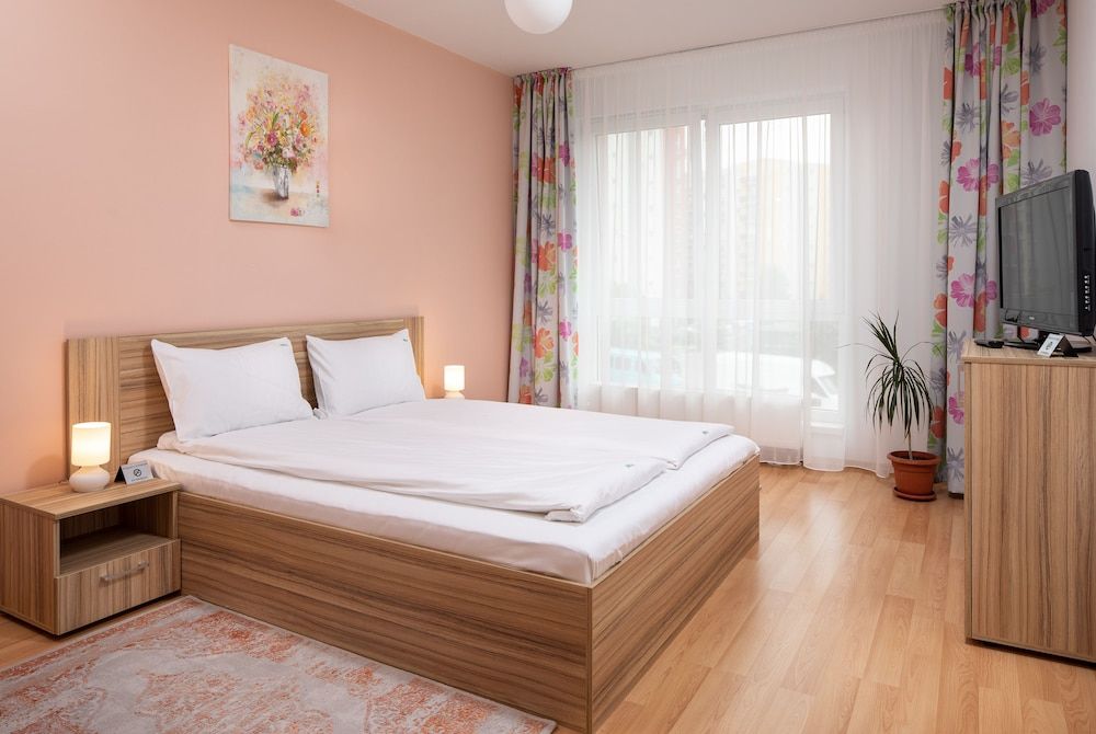 Family Deluxe Suite with Balcony (Panoramic 10)