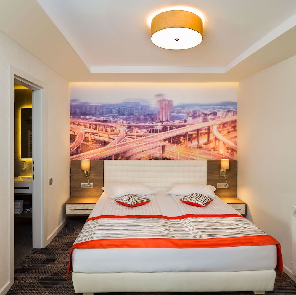 Plaza 35 Standard Studio, Kitchenette, City View 3