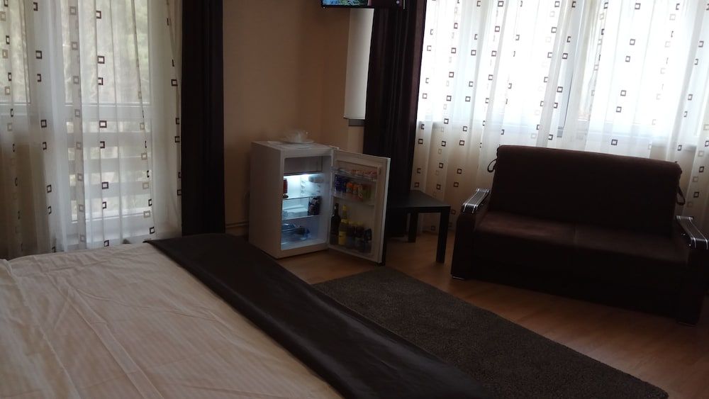 Casa Adina Family Room, Mountain View 8