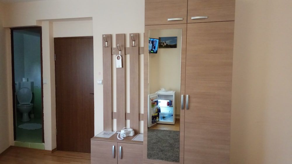 Casa Adina Family Room, Mountain View 9