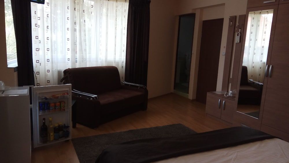 Casa Adina Family Room, Mountain View 7